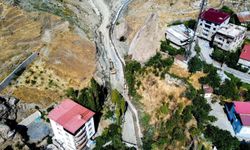 Hakkari’de Üniversite Deresi’nde taşkın alarmına karşı çalışma