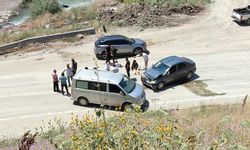 Yüksekova-Van Karayolunda Kaza: 2 Kişi Yaralandı