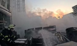 İtfaiye erlerinin alevlere müdahalesi kamerada
