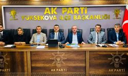 AK Parti Heyeti Yüksekova'da Esnaf ve Vatandaşlarla Bir Araya Geldi