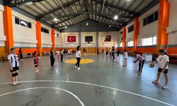 Yüksekova’da yaz spor okullarında eğitimler sürüyor
