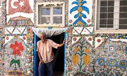 Topladığı binlerce taşı sanata dönüştürdü: Köyünü açık hava müzesine çevirdi