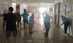 Yüksekova’da Yükümlüler Okul Temizledi
