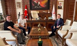 Hakkarili Sanatçı Ersin Korkut’tan Kaymakam Hülür’e Ziyaret