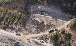 Adana’daki ‘Heyelan Islahı ve Tünel Projesi’nde ilk kazma vuruldu