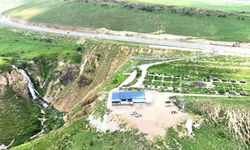 Vali Polat, Susuz Şelalesi’nde vatandaşlarla bir araya geldi