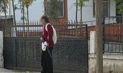 Van’da Elinde silahla okula gelen öğrenci böyle görüntülendi