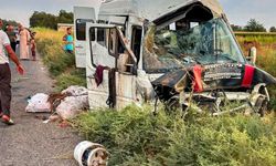 Şanlıurfa’da işçileri taşıyan servis tahliye kanalına devrildi: 15 yaralı