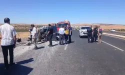 Hafif ticari araç kamyona çarptı: 4 ölü, 2 ağır yaralı