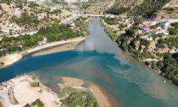 Tunceli’de iki nehir, yağış sonrası iki farklı renge büründü