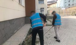 Hakkari’de denetimli serbestlik yükümlülerinden cami ve okul temizliği