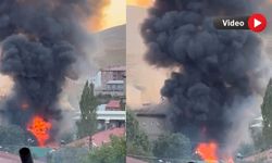 Yüksekova’da Odunlukta Çıkan Yangın Çatı Katına Sıçradı