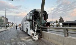 Yolcu otobüsü alt geçit duvarına çarptı: 11 yaralı