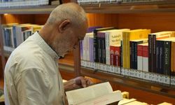 76 yaşındaki adamın kitap aşkı