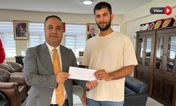 Başkan Çiçek’ten YKS birincisine 100 bin lira eğitim desteği