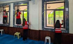 Ağrı’da Kızılay gönüllüleri Merkez Camii’ni temizledi