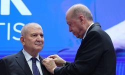 Bir milletvekili AK Parti'ye daha katıldı: Cumhurbaşkanı Erdoğan rozetini taktı
