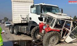 Tır traktörle çarpıştı: 2 ölü, 1 yaralı