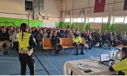 Yüksekova’da öğrenci servisi şoförlerine trafik güvenliği eğitimi verildi