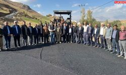 Yüksekova’da köy yolları asfaltla buluşuyor