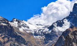 Hakkari’de yüksek kesimler beyaza büründü