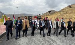 Hakkâri Üniversitesi öğrencilerinden Filistin’e destek yürüyüşü