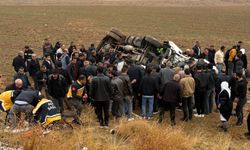 Hakkari-Van yolundaki kazada ağır yaralanan polis kurtarılamadı