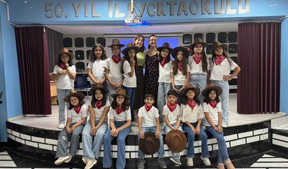 Yüksekova’da Miniklerden Renkli İngilizce Gösteri