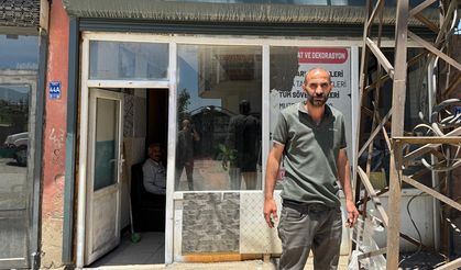 Yüksekova'da Elektrik Direği Yangına Yol Açtı, Esnaf Mağdur