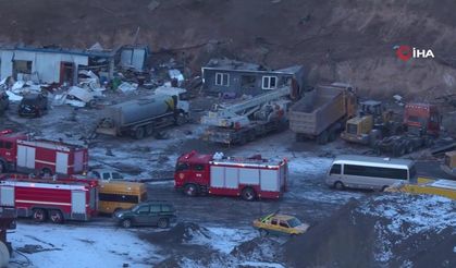 Nazik Gölü’nün donan yüzeyi görsel şölen sunuyor