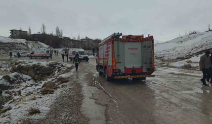 Van’da otomobil dereye uçtu: 3 yaralı