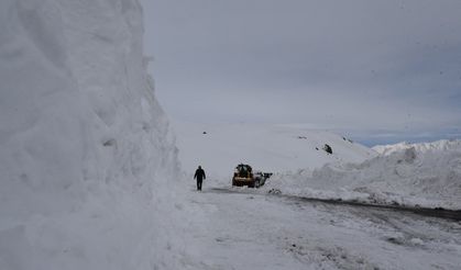 Hakkari’de 143 Yerleşim Yerinin Yolu Ulaşıma Açıldı