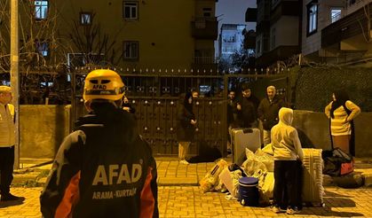 Diyarbakır’da kolonlarda çatlama sesi duyulan bina boşaltıldı