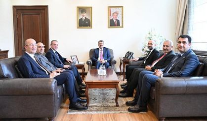 Hakkari Heyetinden İçişleri Bakanlığına Atanan Ali Çelik’e "Hayırlı Olsun" Ziyareti