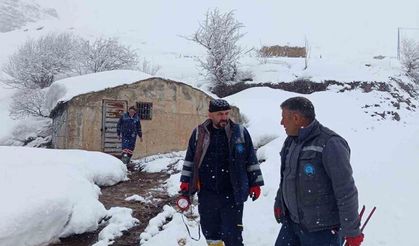 Hakkari’de kar altında su deposu kontrolü