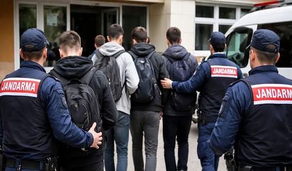 İzmir'de okul saldırısı hazırlığı iddiası: 8 öğrenci gözaltına alındı