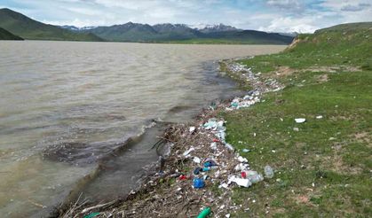 Koçköprü Barajı’nda atıklar tehlike saçıyor