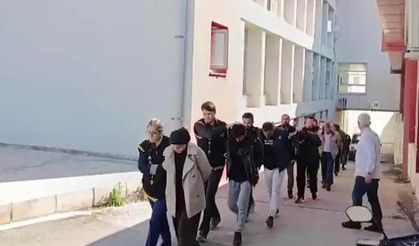 Kendilerini hakim, savcı ve polis olarak tanıtıp milyonluk vurgun yapan şebeke çökertildi