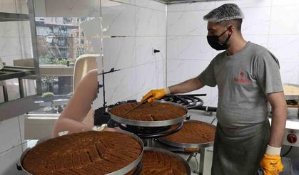 Kurban Bayramı için tescilli tatlıların üretimi gece gündüz devam ediyor