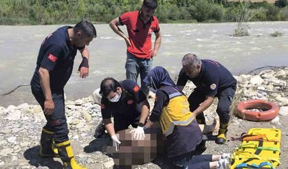 Serinlemek için girdiği suda can verdi