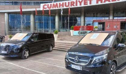 Kılıçdaroğlu, Özel’in kullandığı iki arabayı 'Haram araç' yazısıyla satışa çıkardı