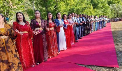 Şırnak’ta en uzun halay kuyruğu