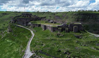 Kars Kalesi UNESCO Dünya Miras Listesi’ne alınmayı bekliyor