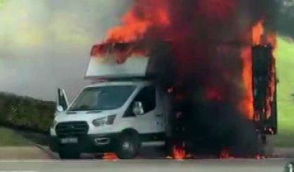 Beykoz’da kamyonet alev alev yandı