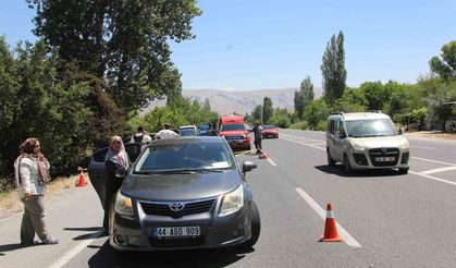 Otomobil ağaca çarptı: 2 ölü, 4 ağır yaralı