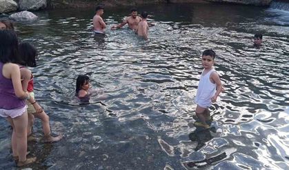 Hakkari’de Sıcaktan Bunalanlar Otluca’ya Akın Ediyor