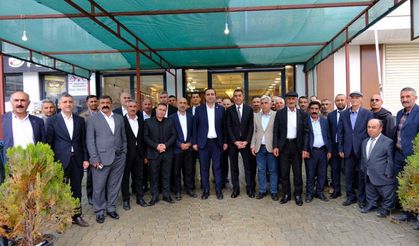 Yüksekova Muhtarlarından Milletvekili Ramanlı ile bir araya geldi