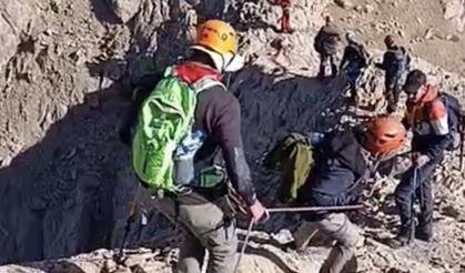 Dağcılar Cilo’nun Zirvesinde Fikret Yaşar’ı Andı