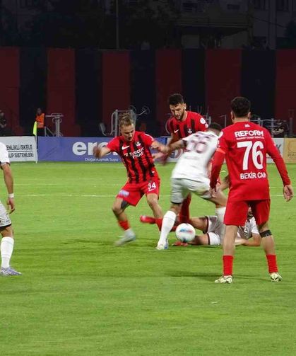 Vanspor Elazığspor'u devirdi: Büyük avantaj yakaladı