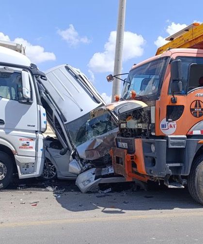 Kamyon yoldan çıktı önüne gelen taşıtı ezdi: 13 motosiklet, 3 araç zarar gördü